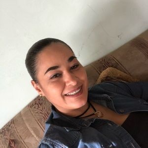 Meet your Posher, Roxana